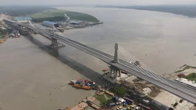 পায়রা নদী বন্দর পুরোপুরি ব্যবহার করা শুরু হলে মালামাল বহনের ক্ষেত্রে এই সেতুটি বিশাল ভূমিকা রাখবে বলে কর্তৃপক্ষ বলছে।