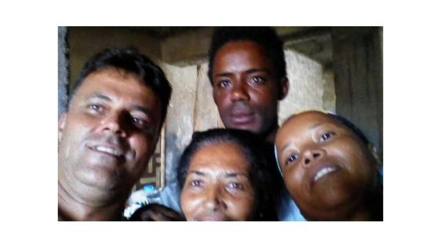 Daniel Dantas e moradoras de Cabo Verde
