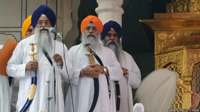 Gurbachan Singh (2-L) delivers his speech after prayers at the Golden Temple in Amritsar on June 6 ,2012, the 28th Anniversary of Operation Bluestar.