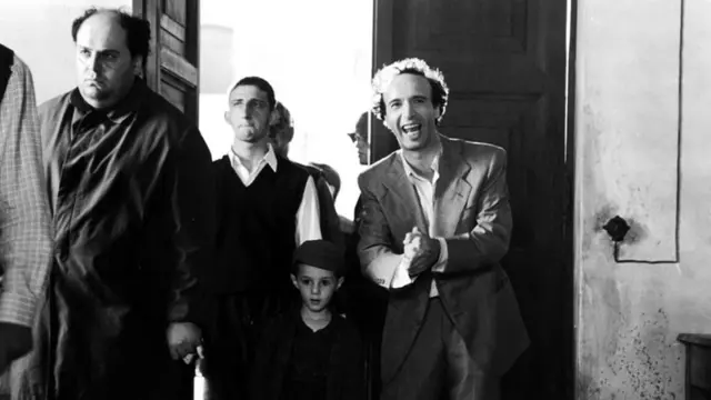 Кадр из фильма "Жизнь прекрасна"