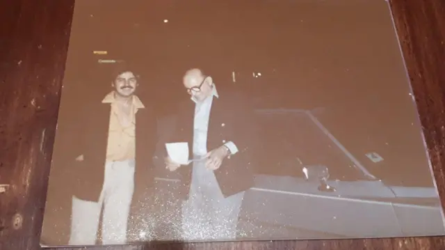 Тихомир Поп Асановић (лево) и Милтон Малден (десно) у Њујорку