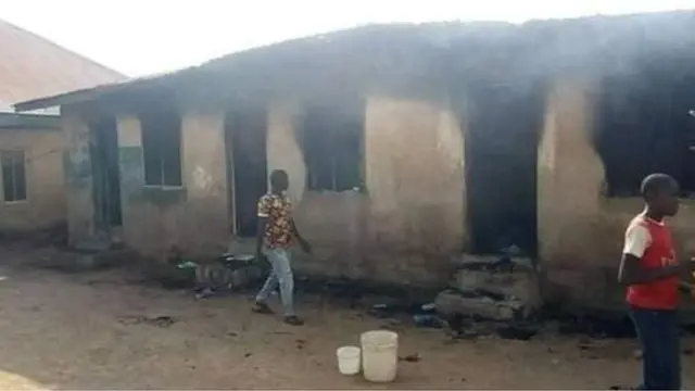 Ile ọrẹkunrin ti ọrẹbinrin rẹ sọ ina si