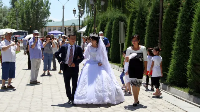 د امام بخاري ارامځای