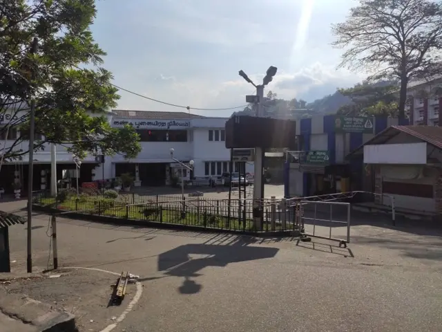 முழுமையாக முடங்கிய தமிழ் மற்றும் முஸ்லிம் கிராமங்கள்