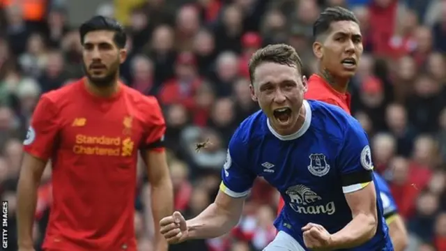 Mlinzi wa Everton Matty Pennington analengwa na Leeds