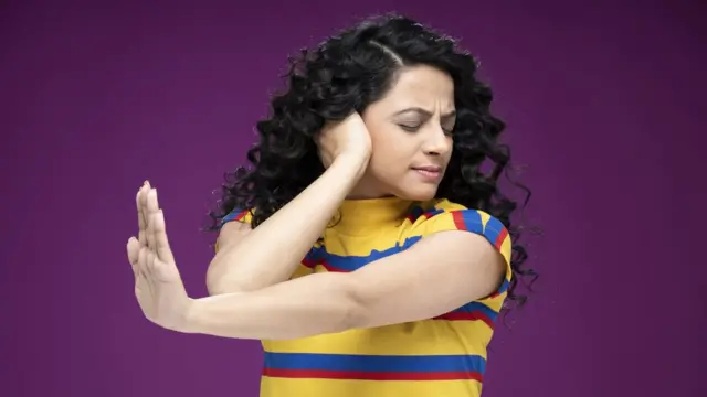 ઇયરવૅક્સની સતત સમસ્યા રહે છે તો શક્ય છે કે તમારા ડૉક્ટર તમને કાનની સફાઈ પાણીથી કરવા કહે.