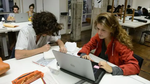 Estudantes da Universidadepokerstars levantamentoSão Paulo