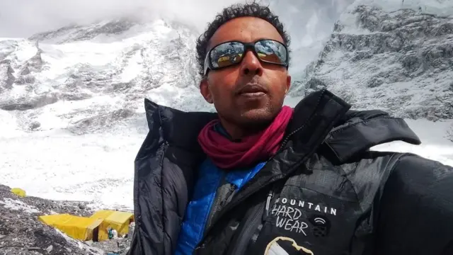 ሲራክ ስዩም በተራራው ግርጌ