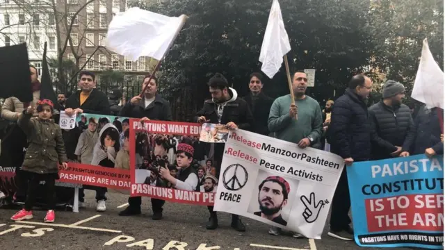 پاکستانی ہائی کمشنر کے باہر احتجاج