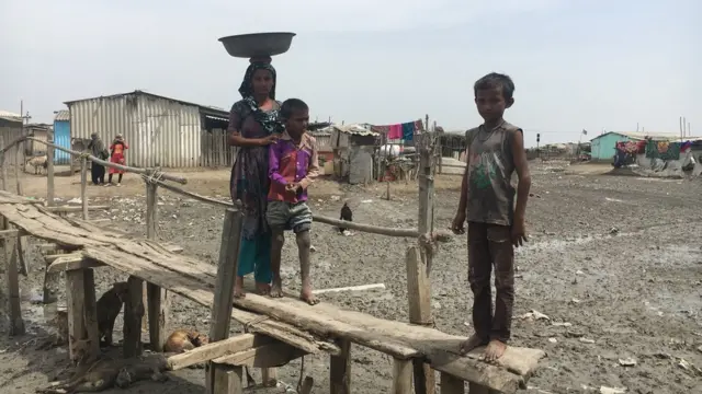 પોતાનાં બાળકો સાથે હસીના સોટા