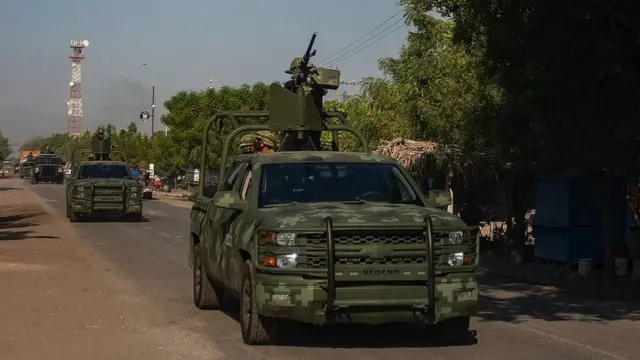 El despliegue de seguridad durante la visita del nuncio apostólico en abril apenas duró ese día, critican los vecinos de Aguililla.