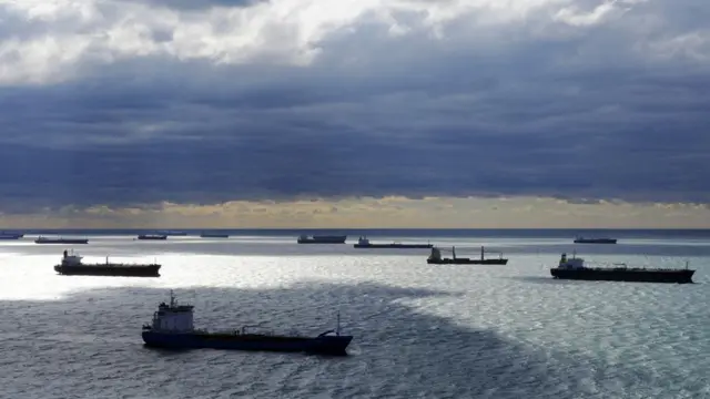 tanker, kapal tanker, kapal minyak, fossil fuel, bahan bakar minyak, energi terbarukan, energi ombak, energi gelombang