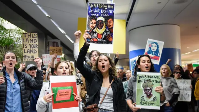 معترضان به فرمان مهاجرتی ترامپ