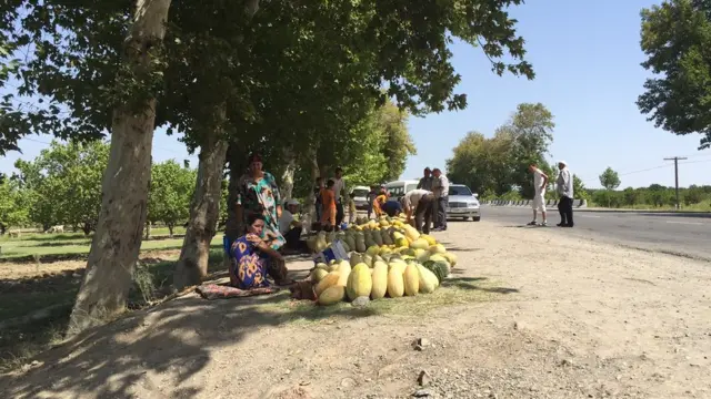 Ўзбекистоннинг Фарғона вилояти томон йўл (Тожикистон)