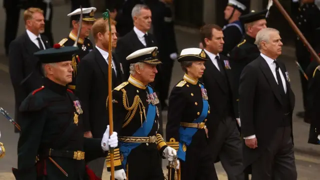 El rey Carlos III, su hermana, la princesa Ana y los príncipes Andrés y Eduardo.
