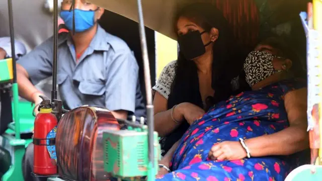 অসুস্থ স্বজনকে নিয়ে হাসপাতালের দোরে দোরে ঘুরছেন মানুষ।