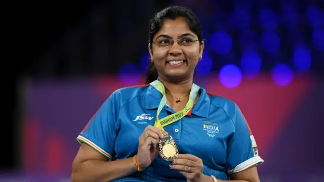 பாரா டேபிள் டென்னிஸ் போட்டியில் பவினா ஹஷ்முக்பாய் தங்கம் வென்றார். இவர், டோக்கியோ ஒலிம்பிக்கில் வெள்ளிப்பதக்கம் வென்றவர்.