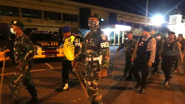 Pembubaran aktivitas yang melibatkan banyak orang