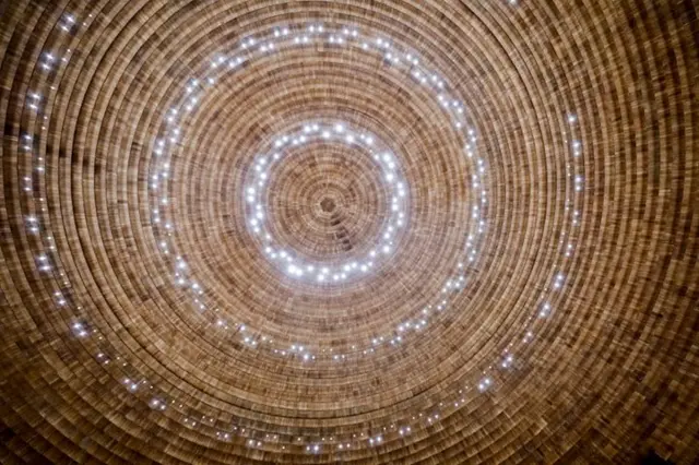 เพดานห้องประชุมสุริยัน