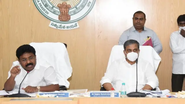 విద్యాశాఖమంత్రి ఆదిమూలపు సురేశ్, ప్రభుత్వ సలహాదారు సజ్జల రామకృష్ణారెడ్డి.