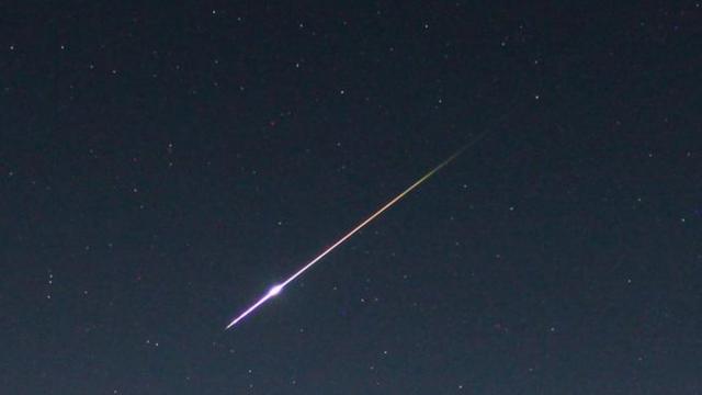 Uma imagem do vídeo do meteoro postado por Mary McIntyre que foi banido pelo Twitter