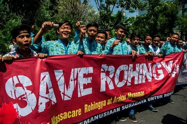 นักเคลื่อนไหวอินโดนีเซียประท้วงรัฐบาลพม่ากรณีฆ่าล้างเผ่าพันธุ์โรฮิงญาเมื่อเดือนกันยายนที่ผ่านมา