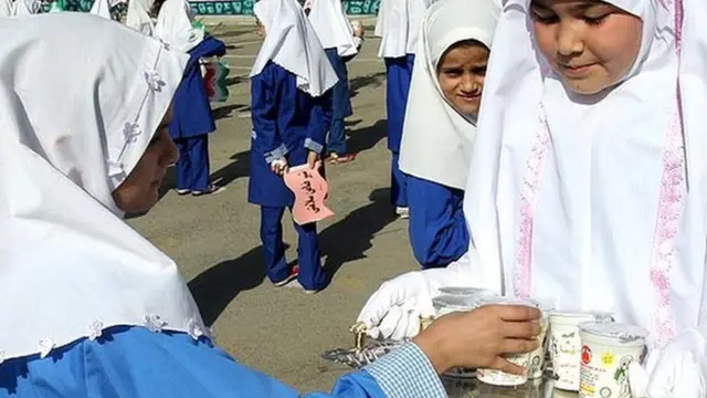 توزیع شیر در مدارس