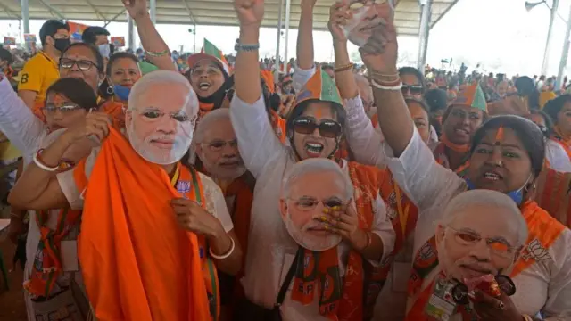 પશ્ચિમ બંગાળમાં રાજકીય રેલીઓમાં ભારે ભીડ