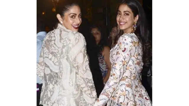 மகள் ஜானவியுடன் ஸ்ரீதேவி