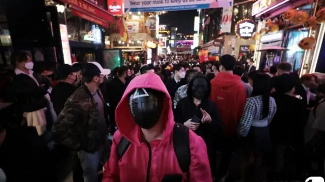 서울 수도권 도심 곳곳은 핼러윈 데이를 즐기려는 시민들로 북적였다