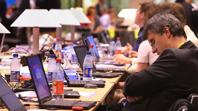 "현대 사회는 모두 지속해서 시차 적응 중인 것이나 다름없어요. 여행객이 아니라도 말이죠."