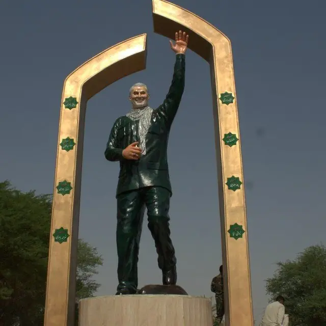 مجسمه قاسم سلیمانی در دلگان سیستان و بلوچستان