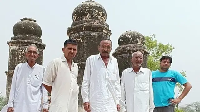 ગ્રામજનોની તસવીર