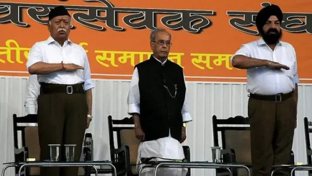 મોહન ભાગવત પૂર્વ રાષ્ટ્રપતિ પ્રણવ મુખર્જી સાથે.