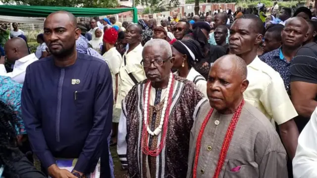 Hon Cornelius Nnaji na HRM Ambassador Agubuzo no n'olili ozu Fada Paul Offu