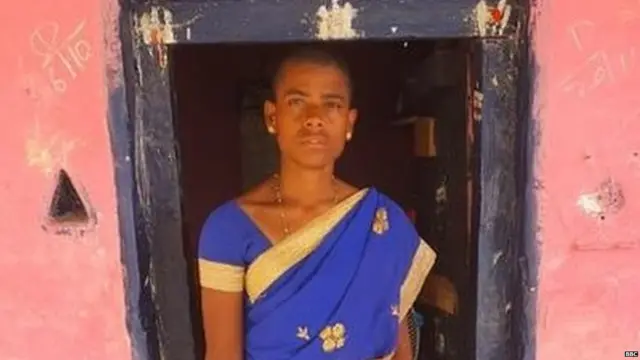 ਪ੍ਰੇਮਾ ਆਪਣੇ ਘਰ ਦੇ ਅੱਗੇ ਖੜੀ ਹੋਈ