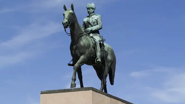 монумент Маннергейму