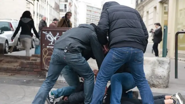 Поліцейські в цивільному затримали кількох демонстрантів