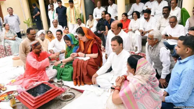 प्रियंका गांधी, सोनिया गांधी, कांग्रेस