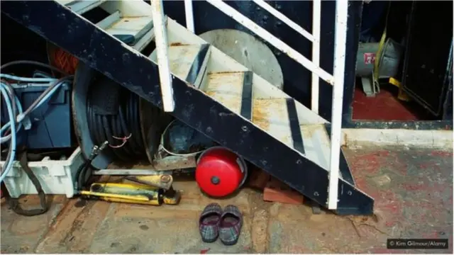 सीलँडः फक्त दोन खांबावर उभा असलेला देश तुम्हाला माहिती आहे का?. जगातला सर्वात लहान देश