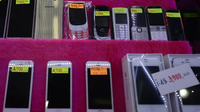 ไอโฟนราคาตกไม่มากนักเมื่อเทียบกับยี่ห้ออื่น เป็นเหตุผลที่ร้านชอบรับซื้อ