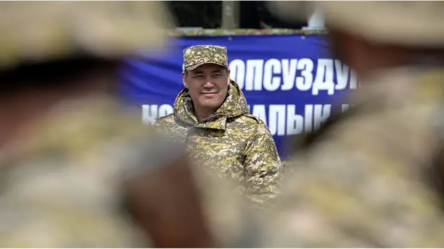 Садыр Жапаров аскердик машыгуу учурунда