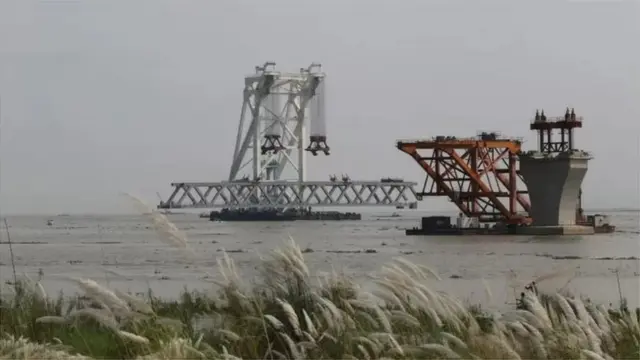 পদ্মা সেতু বাংলাদেশের সবচেয়ে বড় অবকাঠামো প্রকল্প