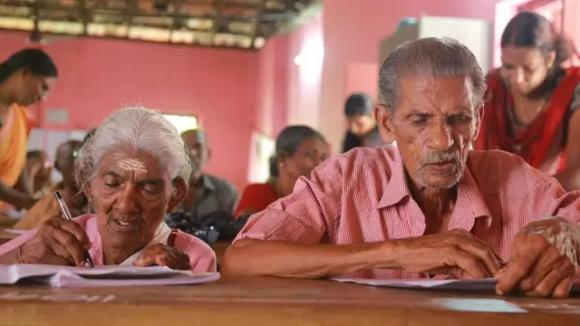 கேரளா 96 வயது மாணவியின் வெற்றிக் கதை