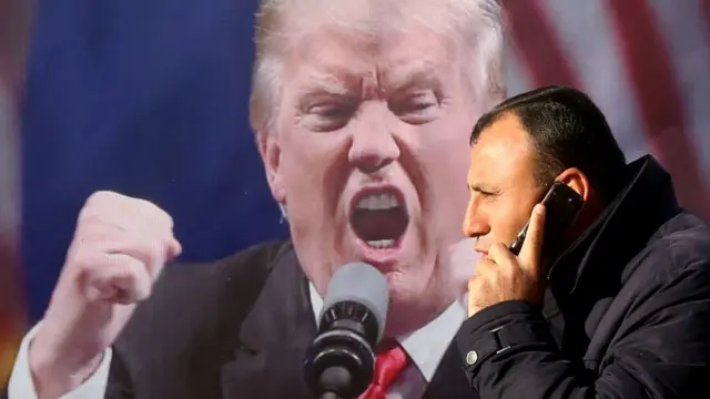 Nablus'da Trump'ı ortadoğu politikalarını protesto eden bir poster