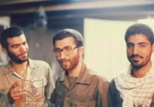 از راست: قاسم سلیمانی، فرمانده لشکر ثارالله کرمان، حسین علایی، فرمانده قرارگاه نوح و علی فدوی، مسئول اطلاعات قرارگاه نوح در نیمه نخست دهه