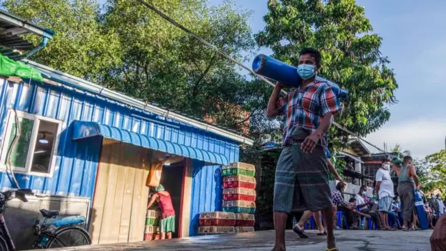 အောက်ဆီဂျင်အတွက် နေ့မအားညမအားကြိုးစားရှာဖွေနေကြရ