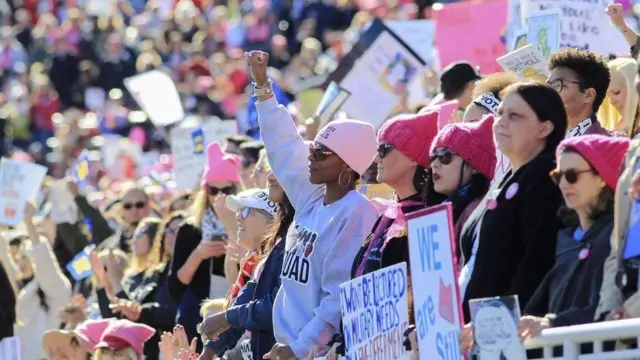 مسيرات حاشدة خرجت احتجاجا على ما تعانيه المرأة