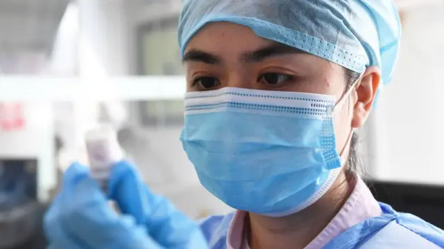 Безкоштовна їжа та ваучери: як Китай заохочує населення до вакцинації