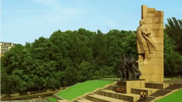 Кам'яного Леніна на Майдані Незалежності в Києві демонтували ще в 1991 році